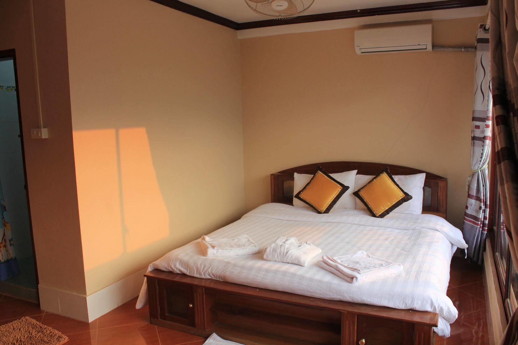 Mountainview Riverside Boutique Hotel Vang Vieng Exterior photo